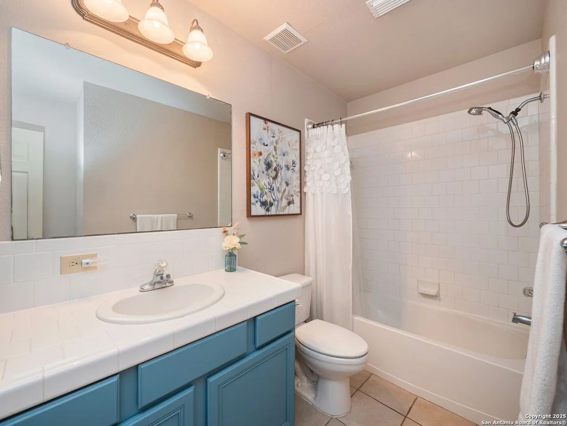 Photo of 658 Lakeview Dr