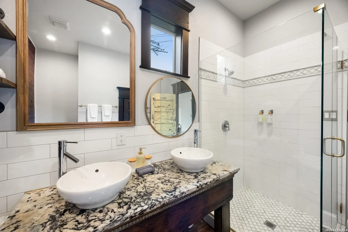 Photo of 122 Vitra Pl