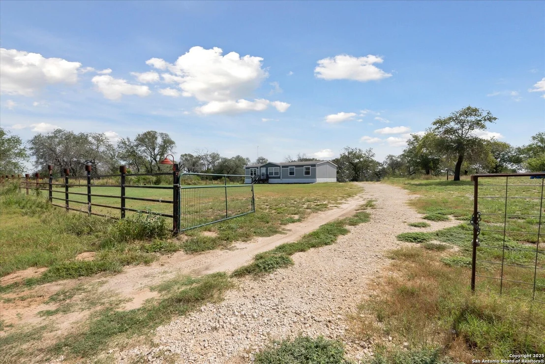 Photo of 385 Forest Oaks