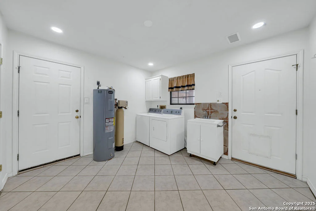 Photo of 301 Red Oak