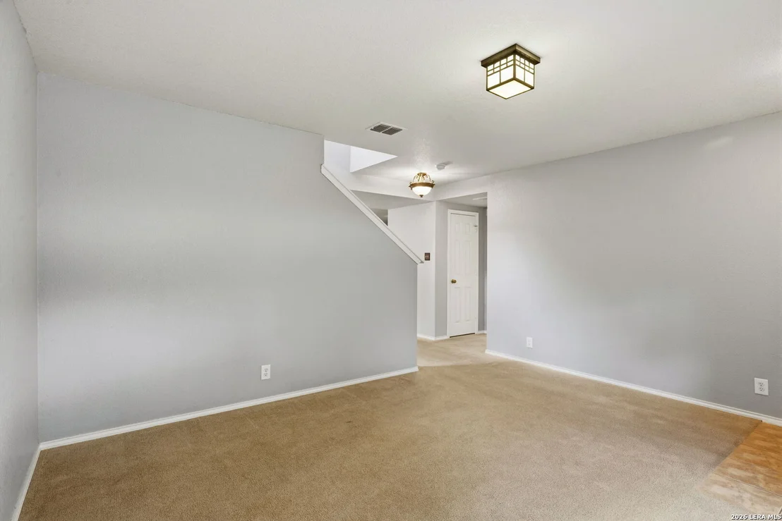Photo of 1318 LAUREL LK