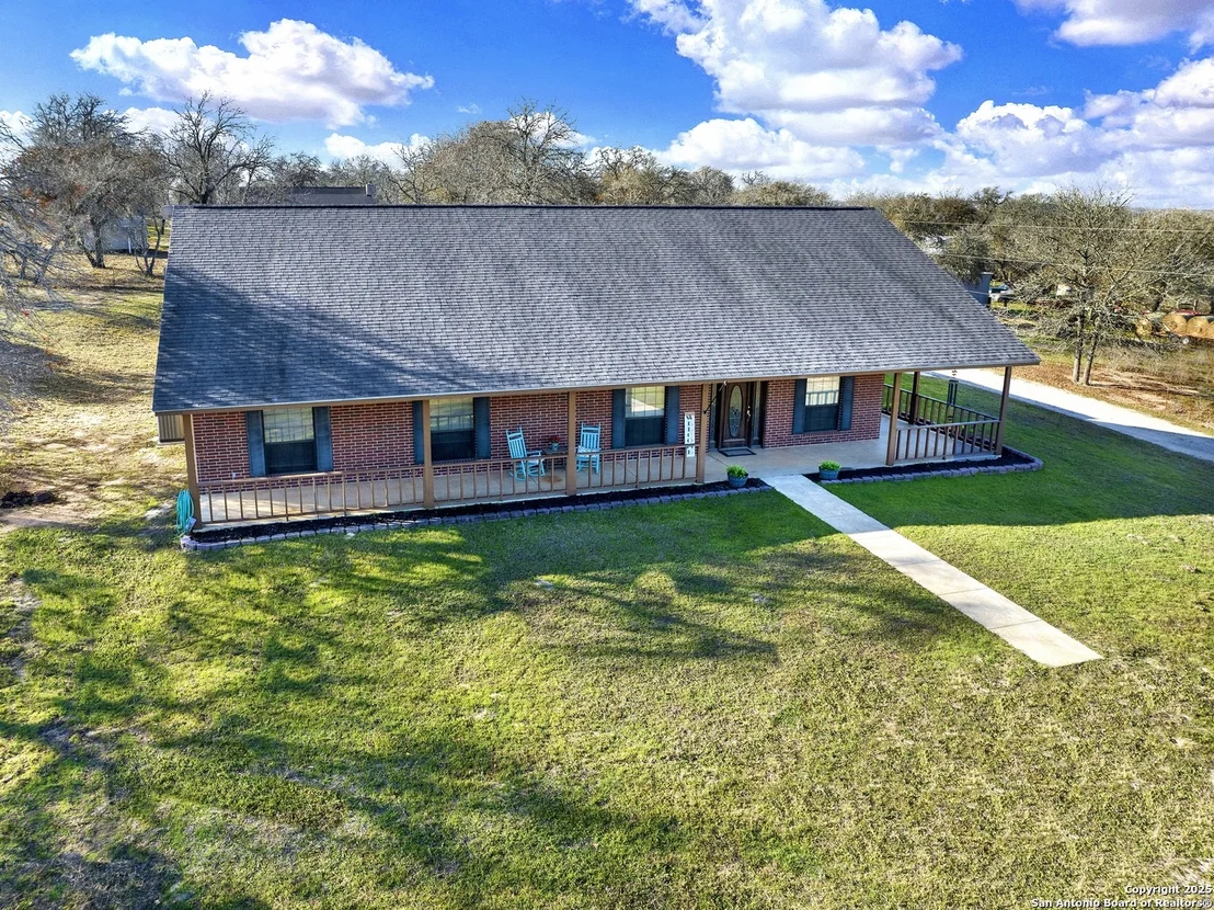 Photo of 330 TWIN OAK