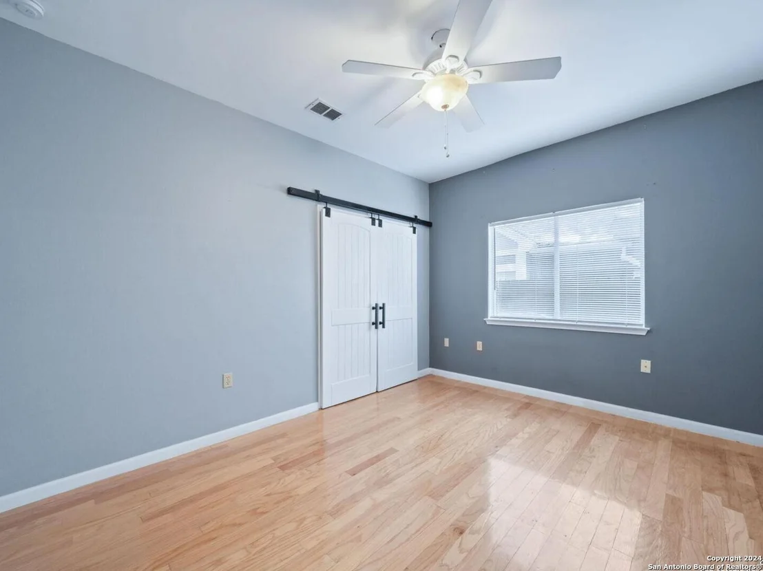 Photo of 2422 Pendant Oak