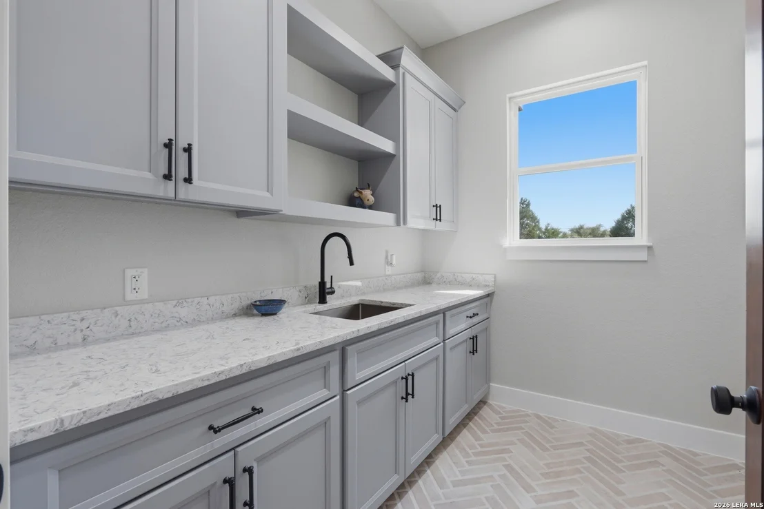 Photo of 208 RIVER RDG