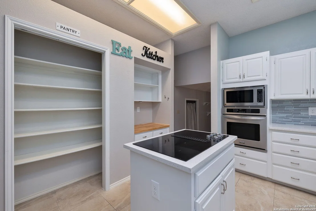 Photo of 9231 Saint Ives