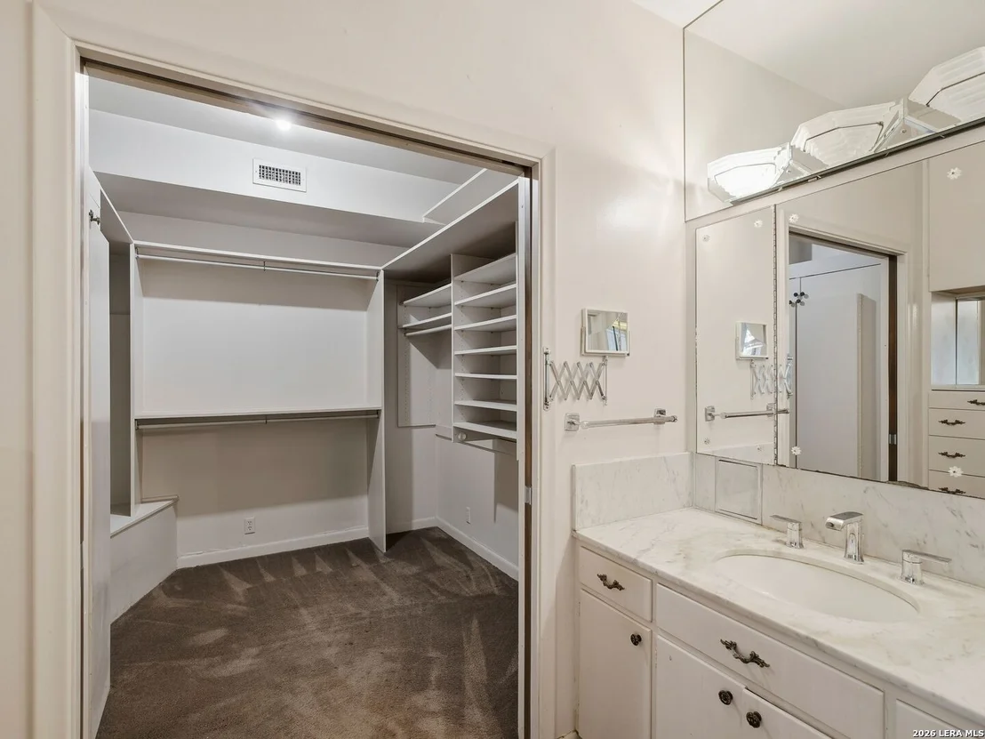 Photo of 122 LABURNUM DR