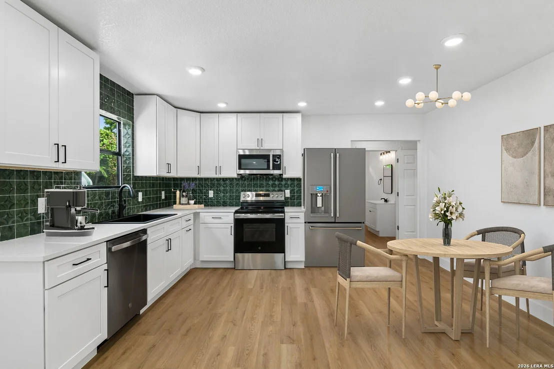 Photo of 923 CHICAGO BLVD