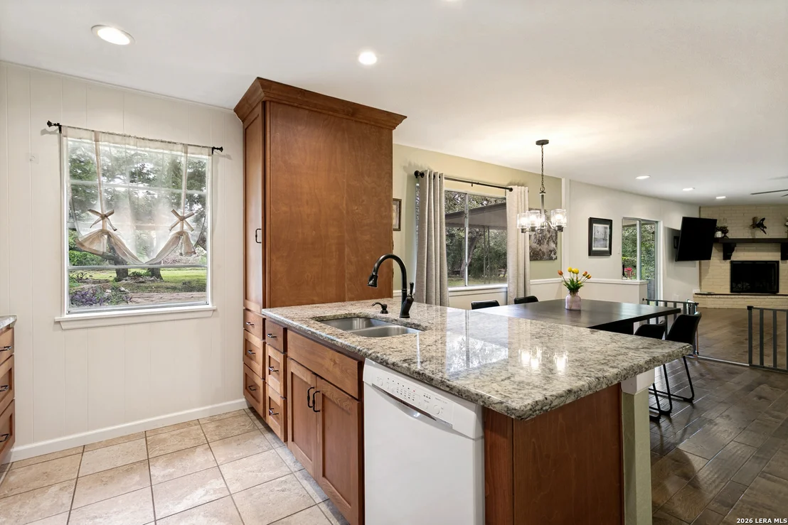 Photo of 3881 MENGER DR