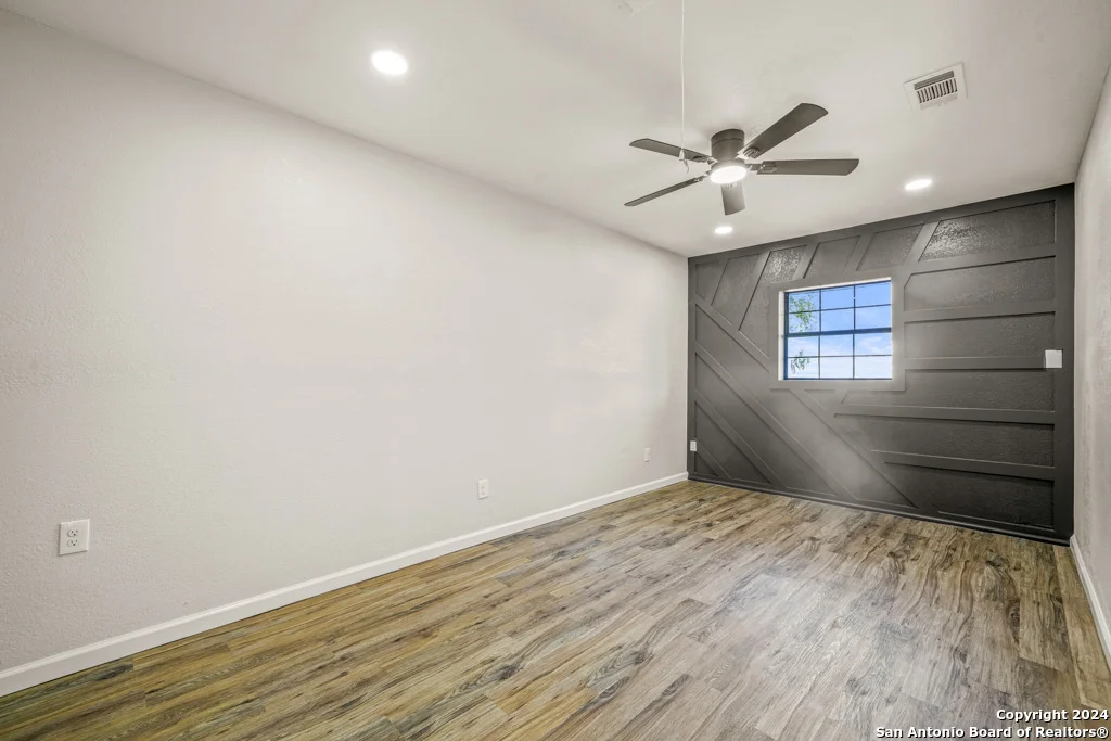 Photo of 1104 WALNUT
