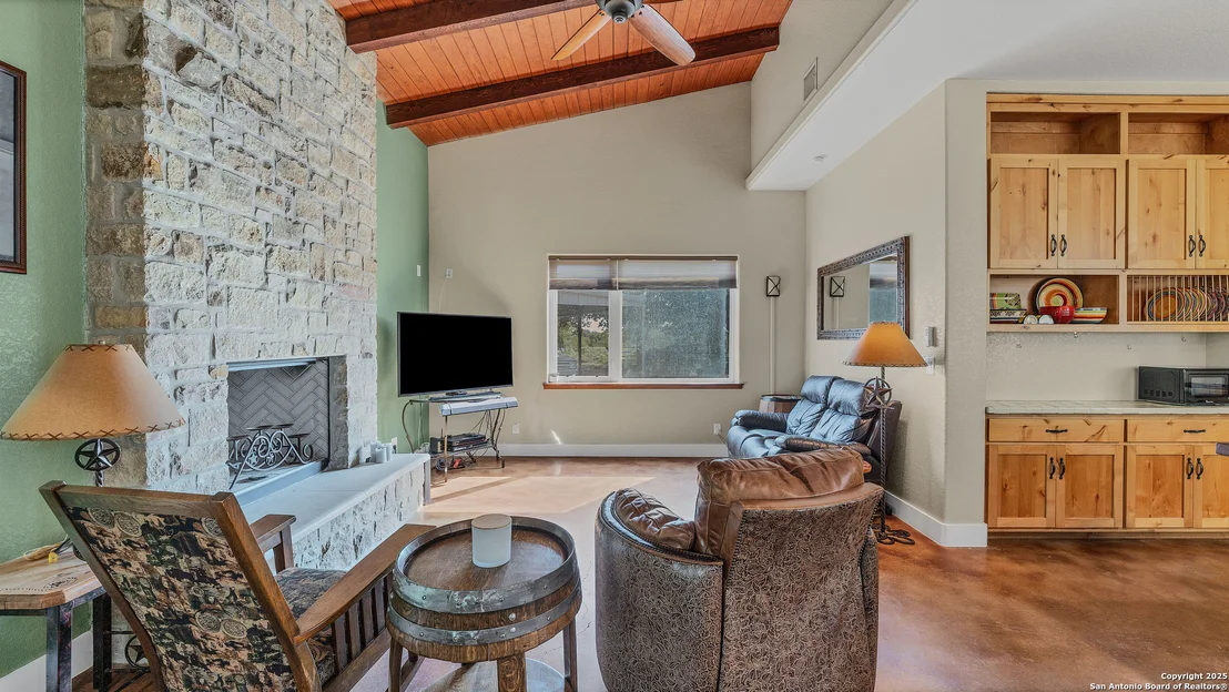 Photo of 475 JACKSON RD