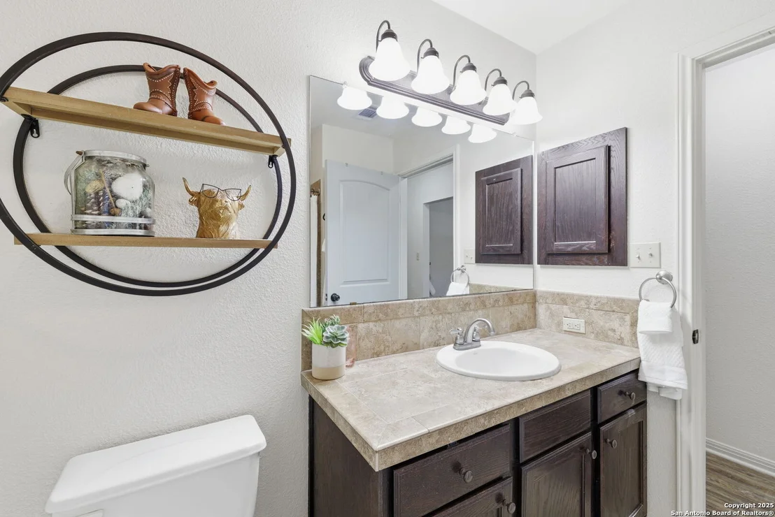 Photo of 2183 Hiline