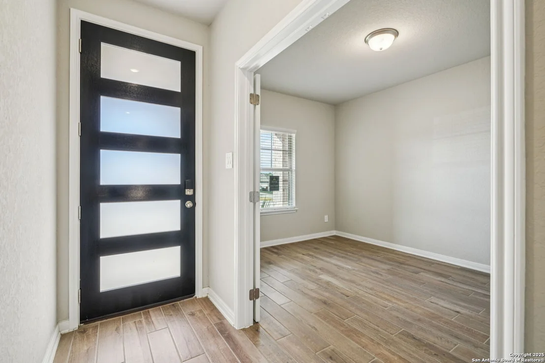 Photo of 10295 King Robert