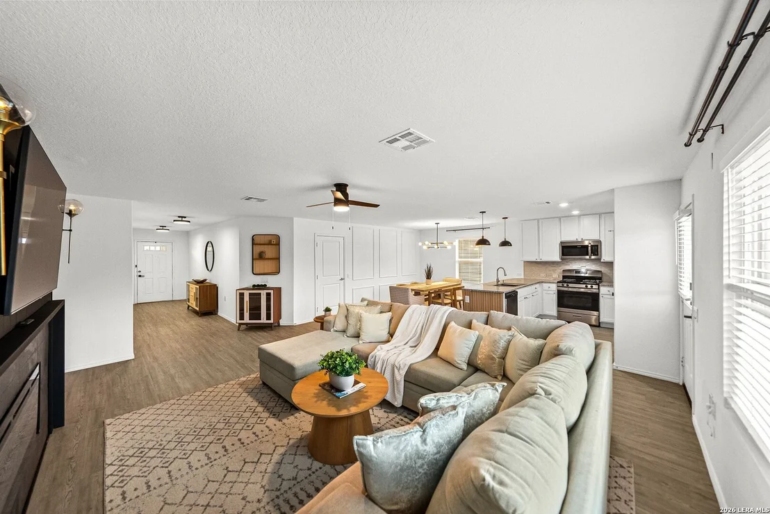 Photo of 822 COOK BND