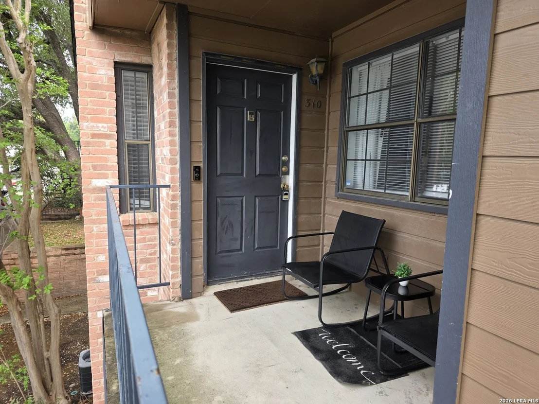 Photo of Unit 310 at 4803 hamilton wolfe