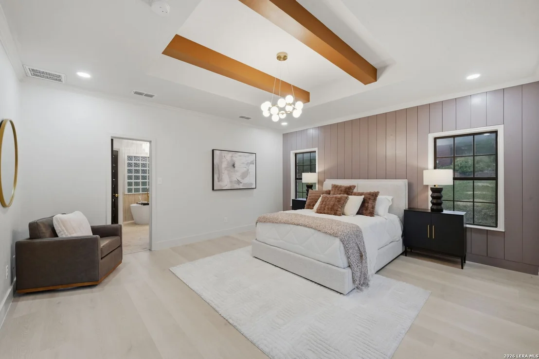 Photo of 150 LAKE VIEW DR