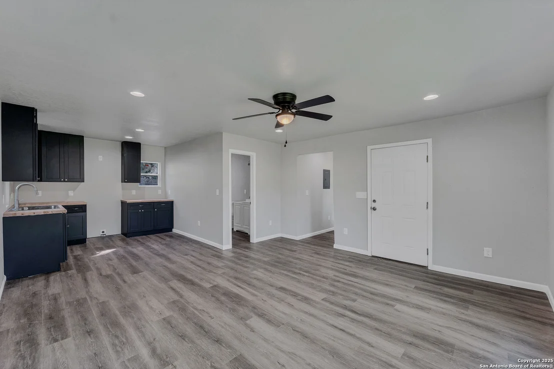 Photo of 1630 Allende