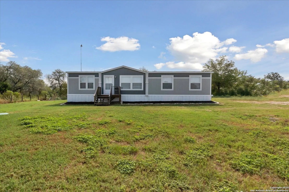 Photo of 385 Forest Oaks