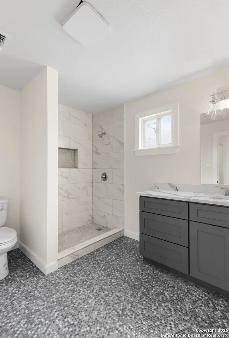 Photo of 601 W MOORE AVE