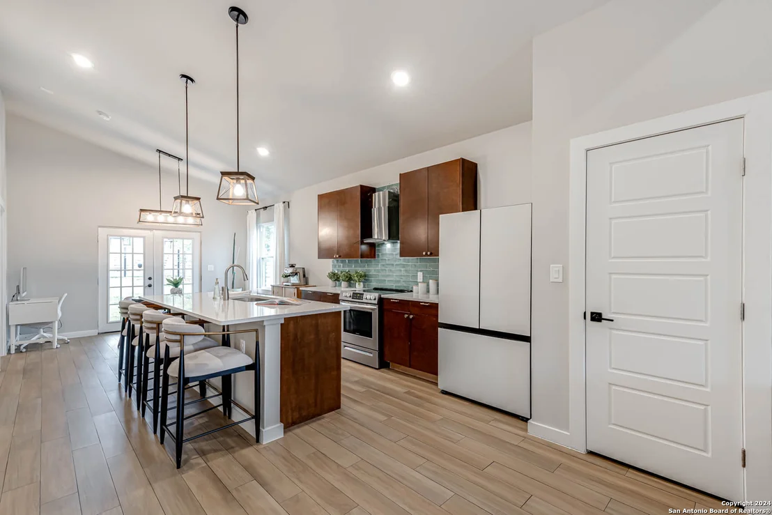 Photo of 550 BELMONT