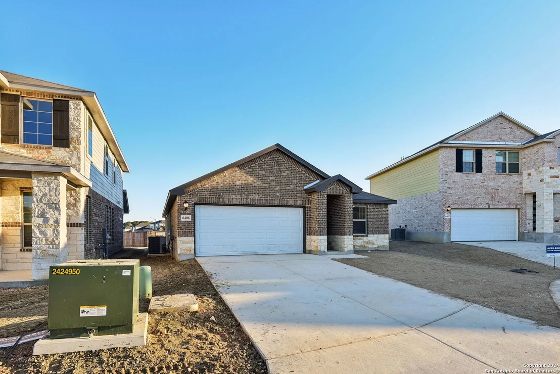 Photo of 6406 Comanche Sky