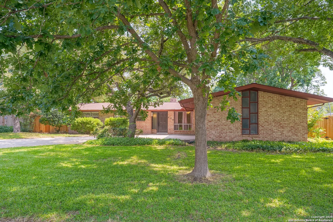 Photo of 426 Windcrest Dr