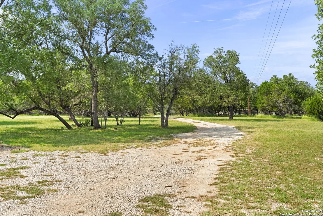 Photo of 592 Oakridge Trail