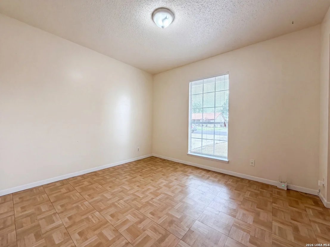 Photo of 528 PECAN DR