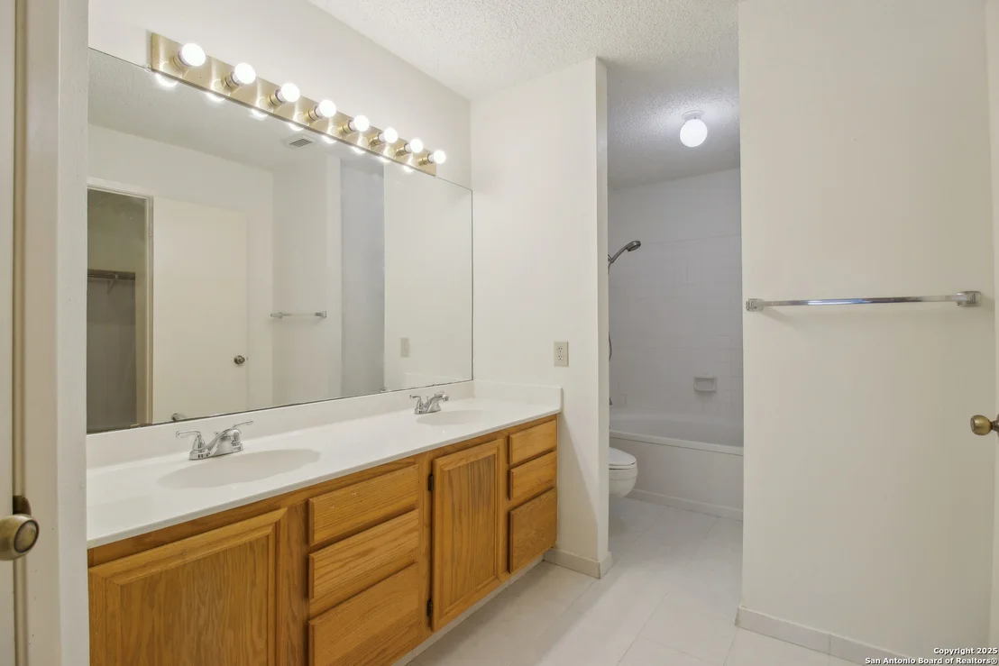Photo of 7611 Wood Bluff
