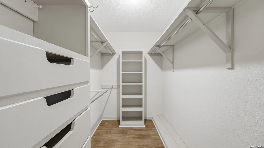 Photo of 132 W Outer Dr