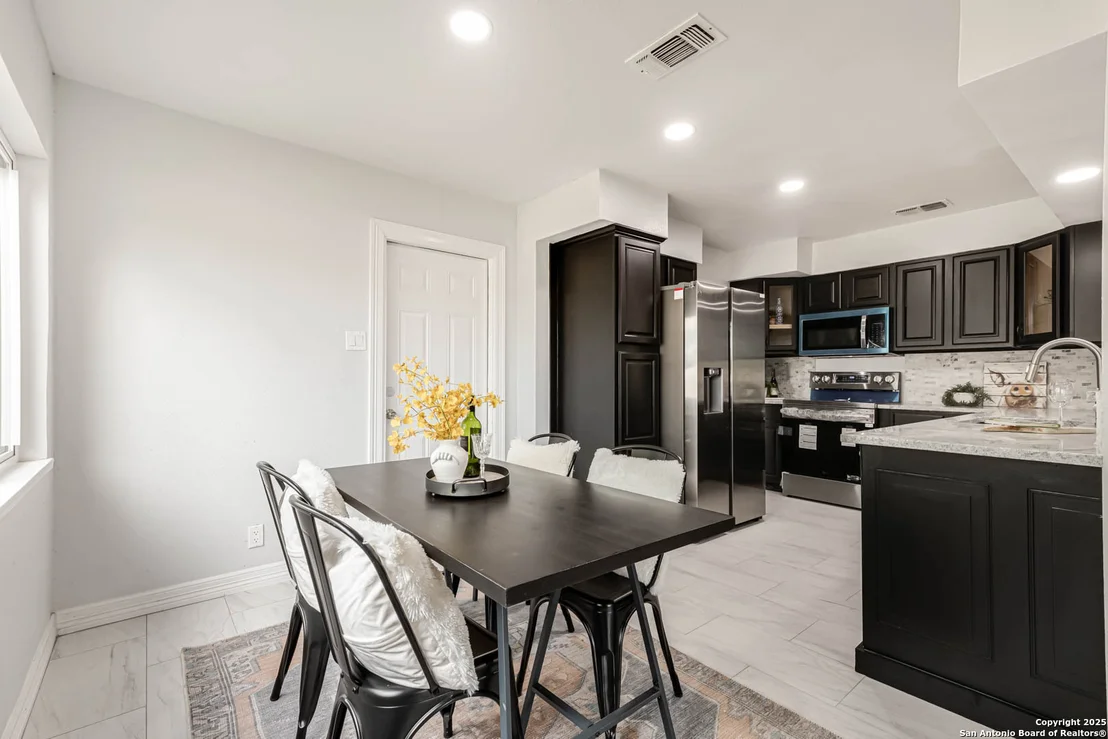 Photo of 6135 ROYAL PT