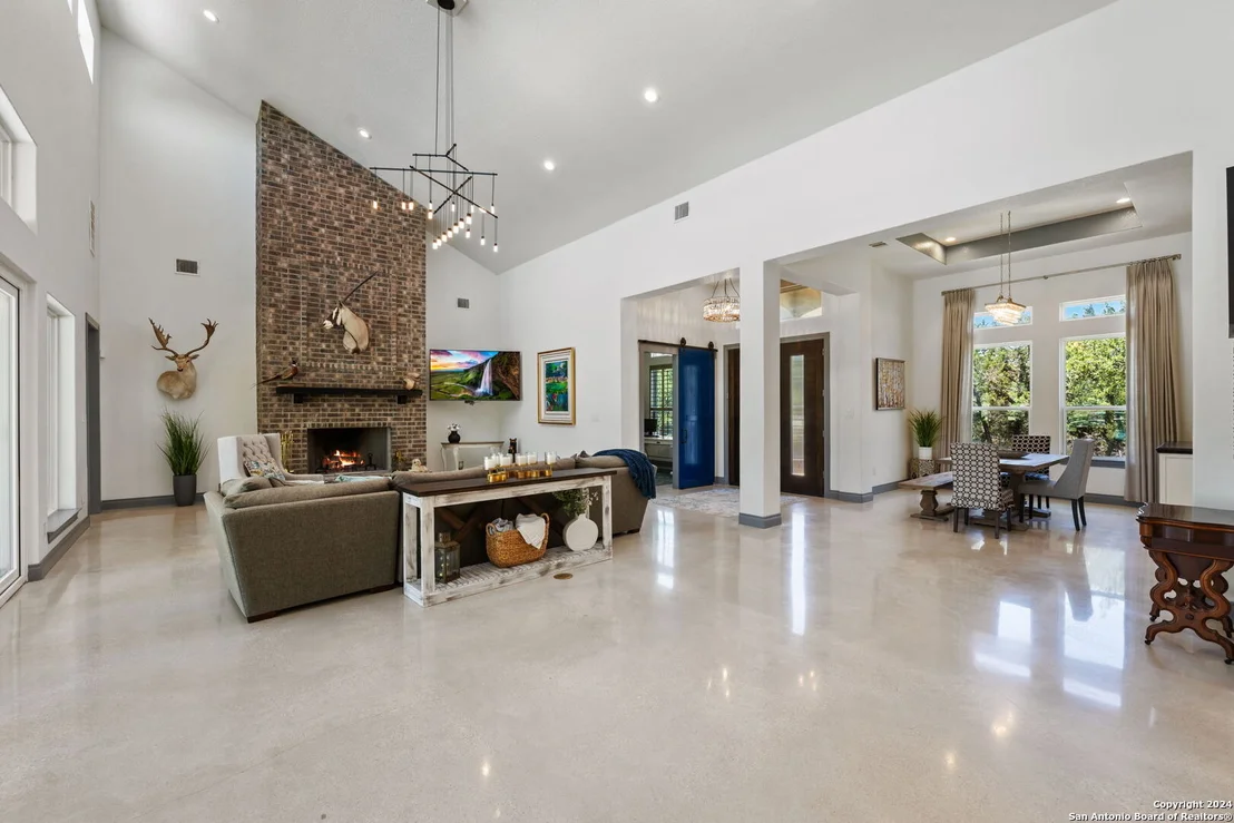 Photo of 1114 Savanna