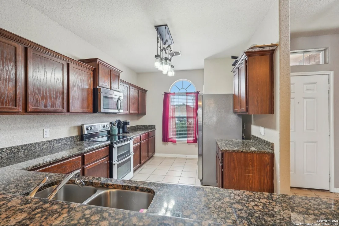 Photo of 6714 LUCKEY TREE