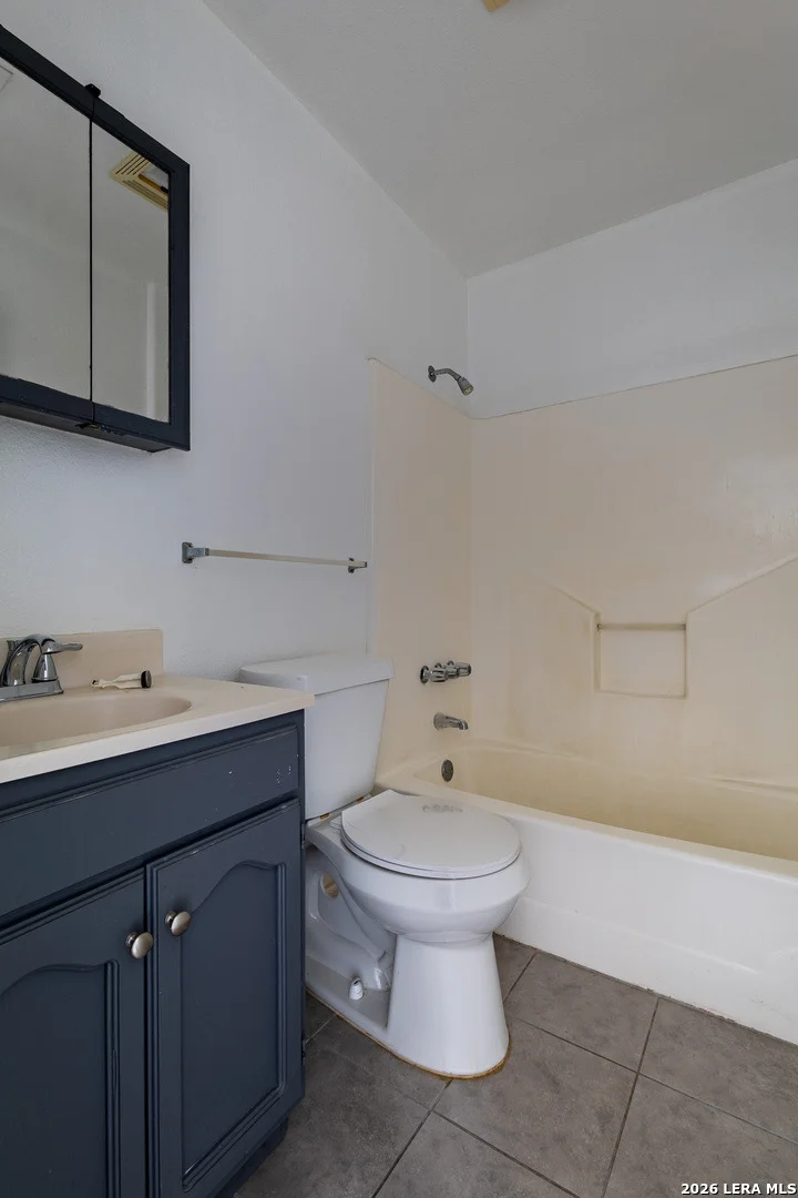 Photo of 121 Falcon Blvd