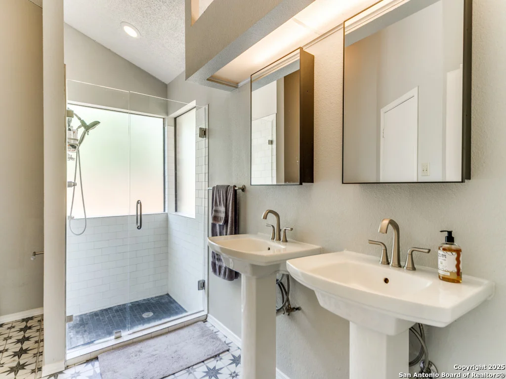 Photo of 5935 Heather View