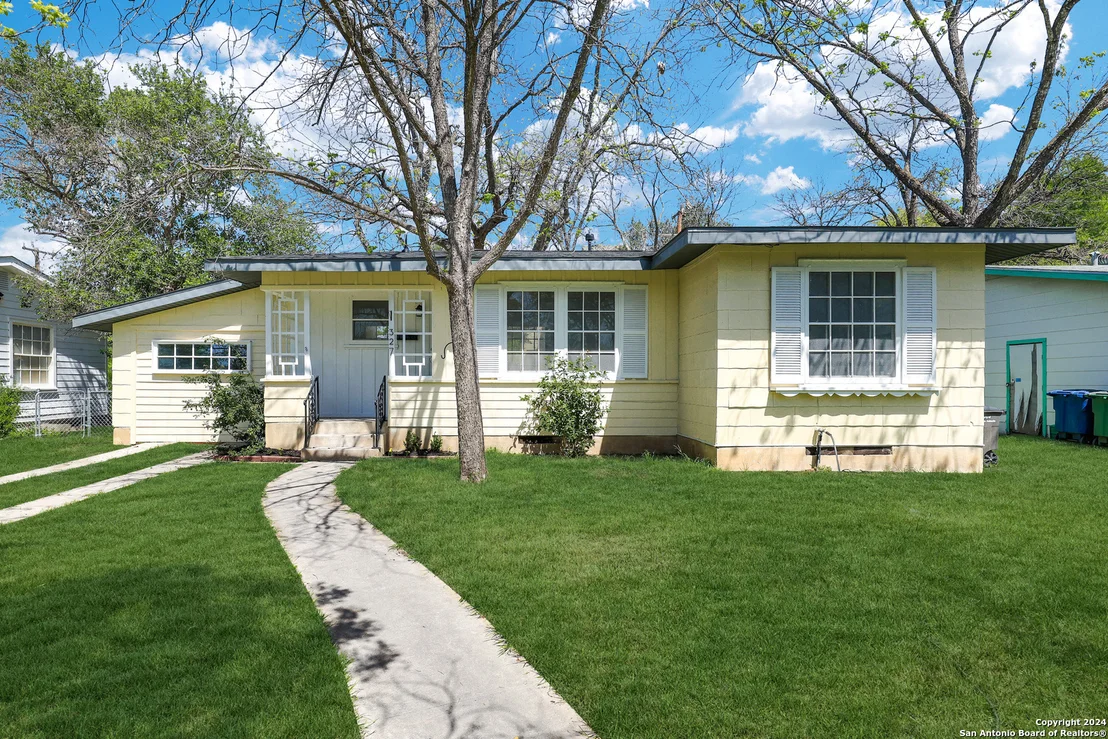 Photo of 327 SUMNER DR
