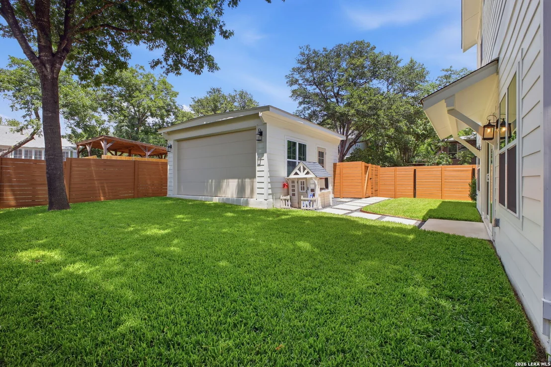 Photo of 301 OGDEN LN
