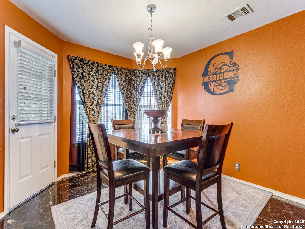 Photo of 10702 Diamond Rock