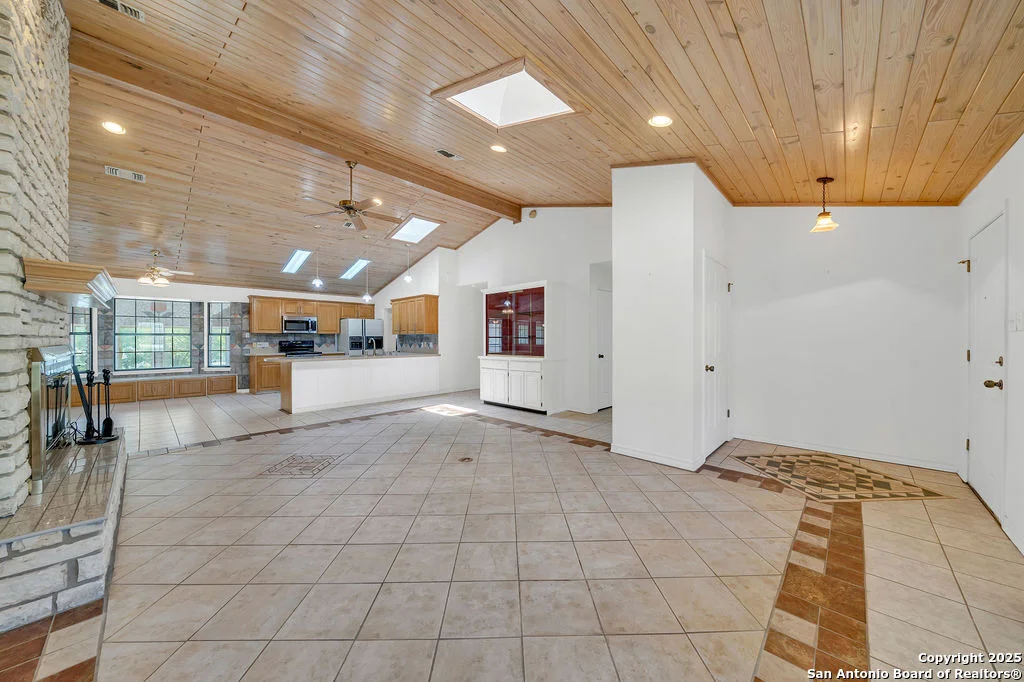 Photo of 301 Red Oak