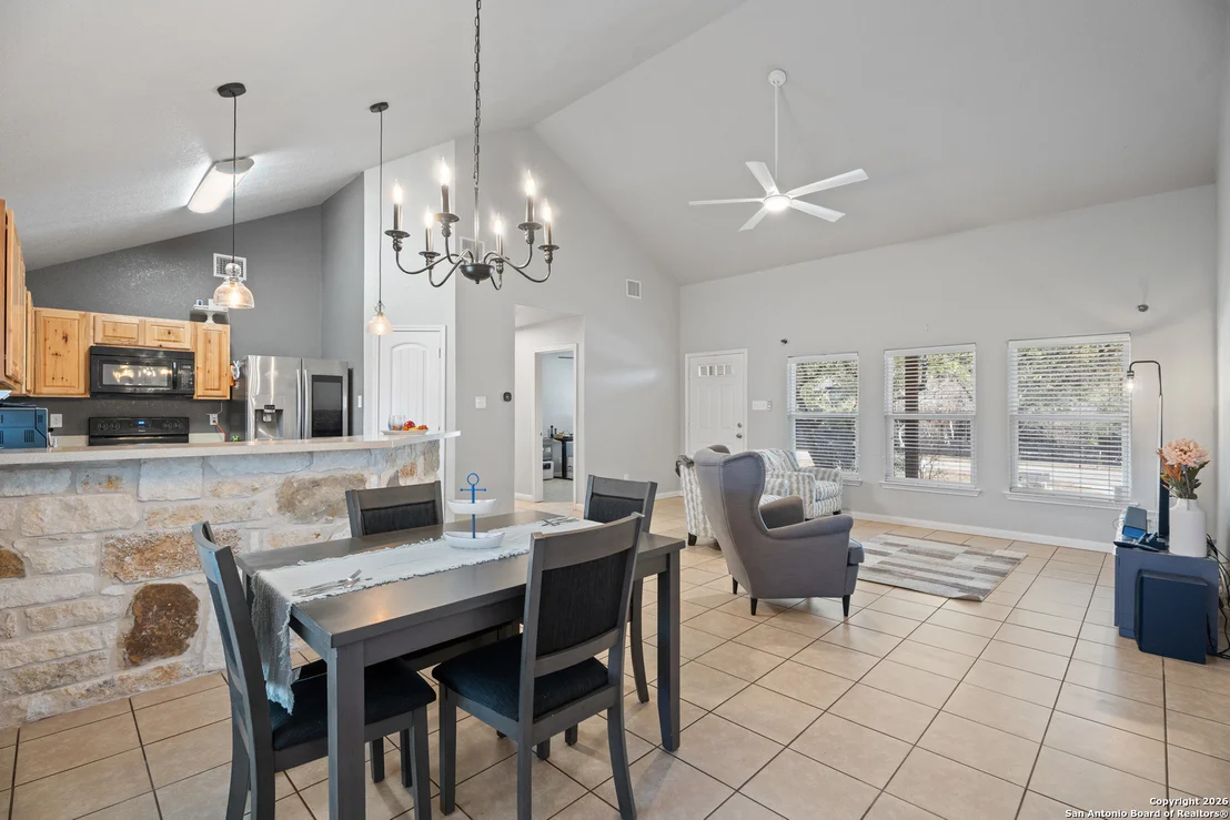 Photo of 1376 Hedgestone