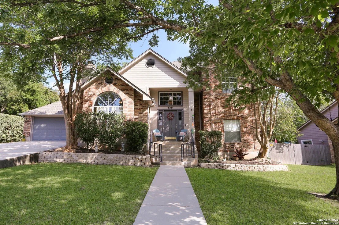 Photo of 640 Riverside