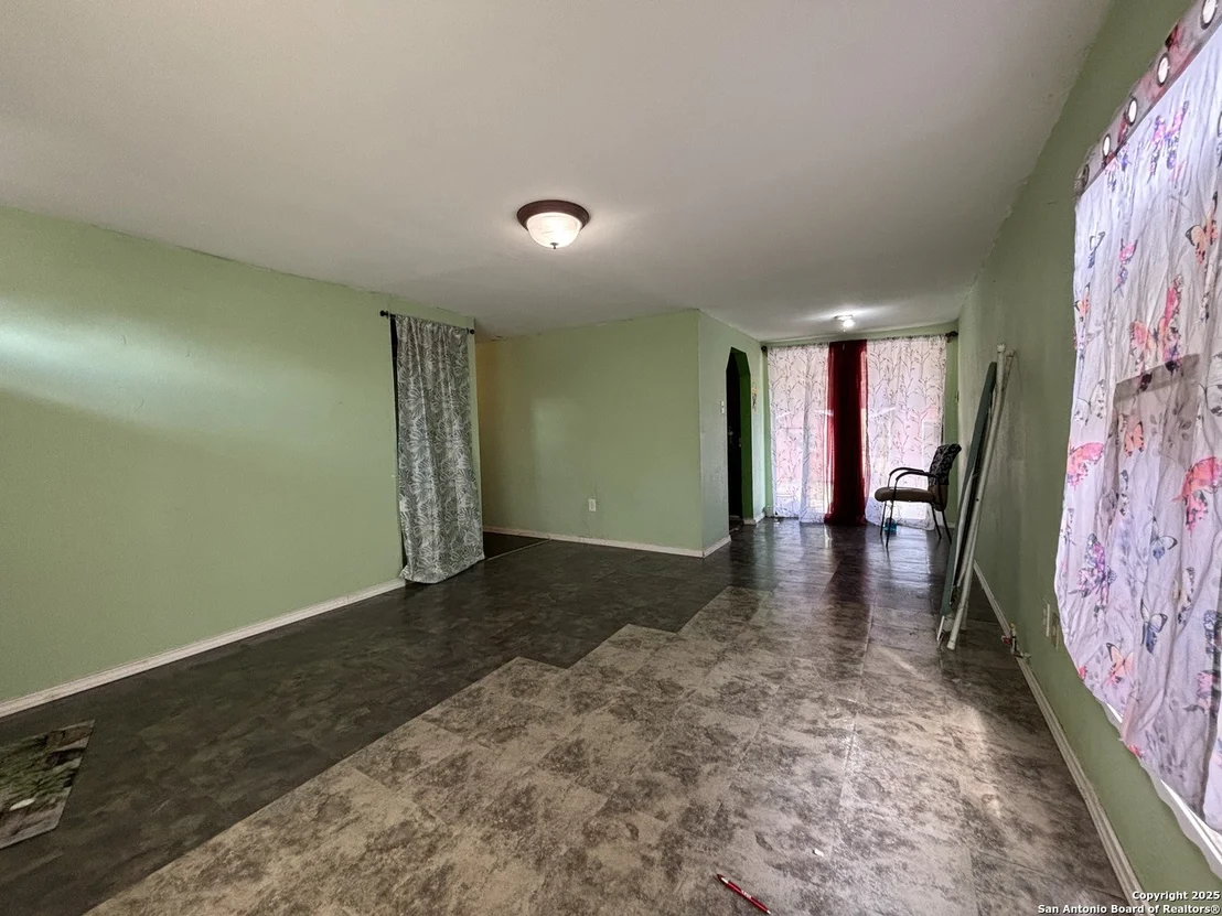 Photo of 371 Gillette