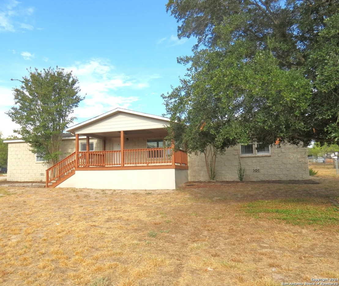 Photo of 315 LORAINE DR