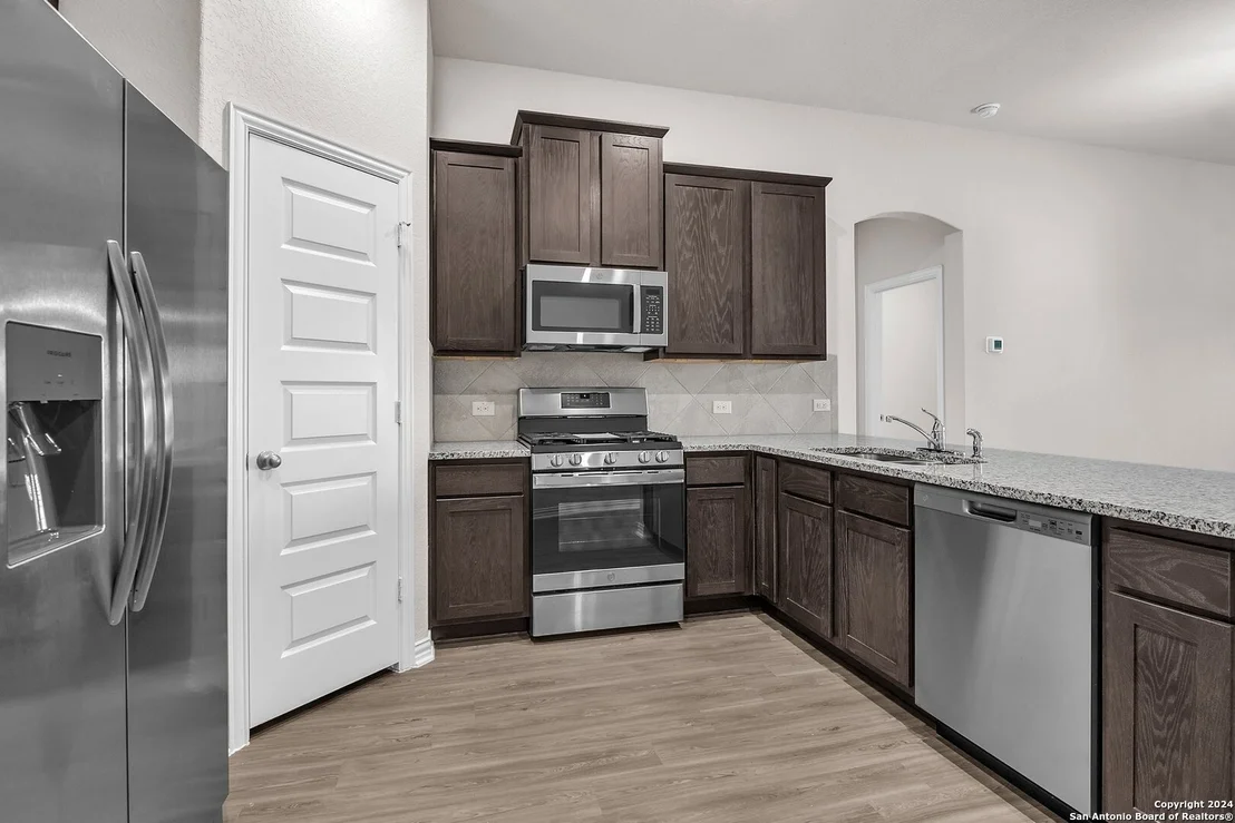 Photo of 5515 Devils Gate