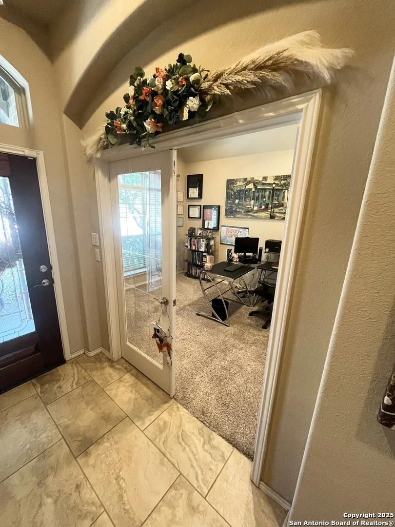 Photo of 8714 White Crown