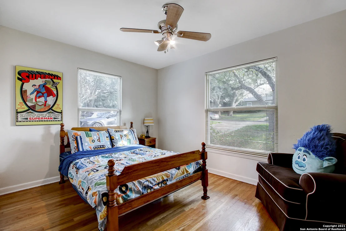 Photo of 327 BURNSIDE DR