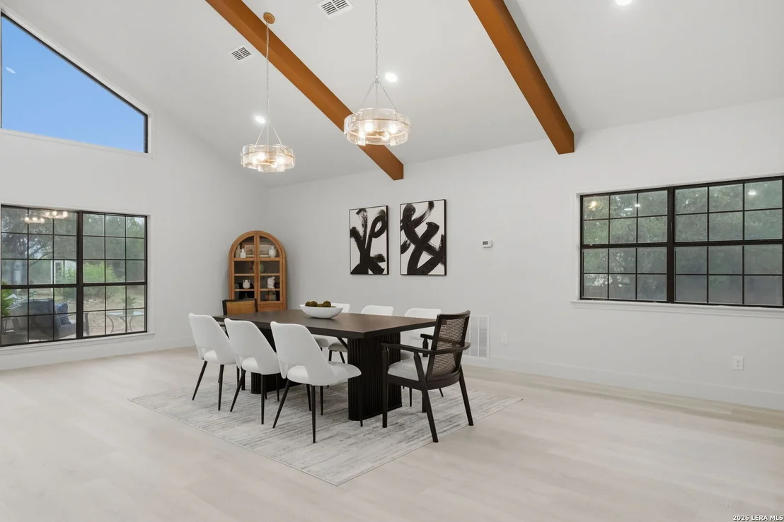 Photo of 150 LAKE VIEW DR
