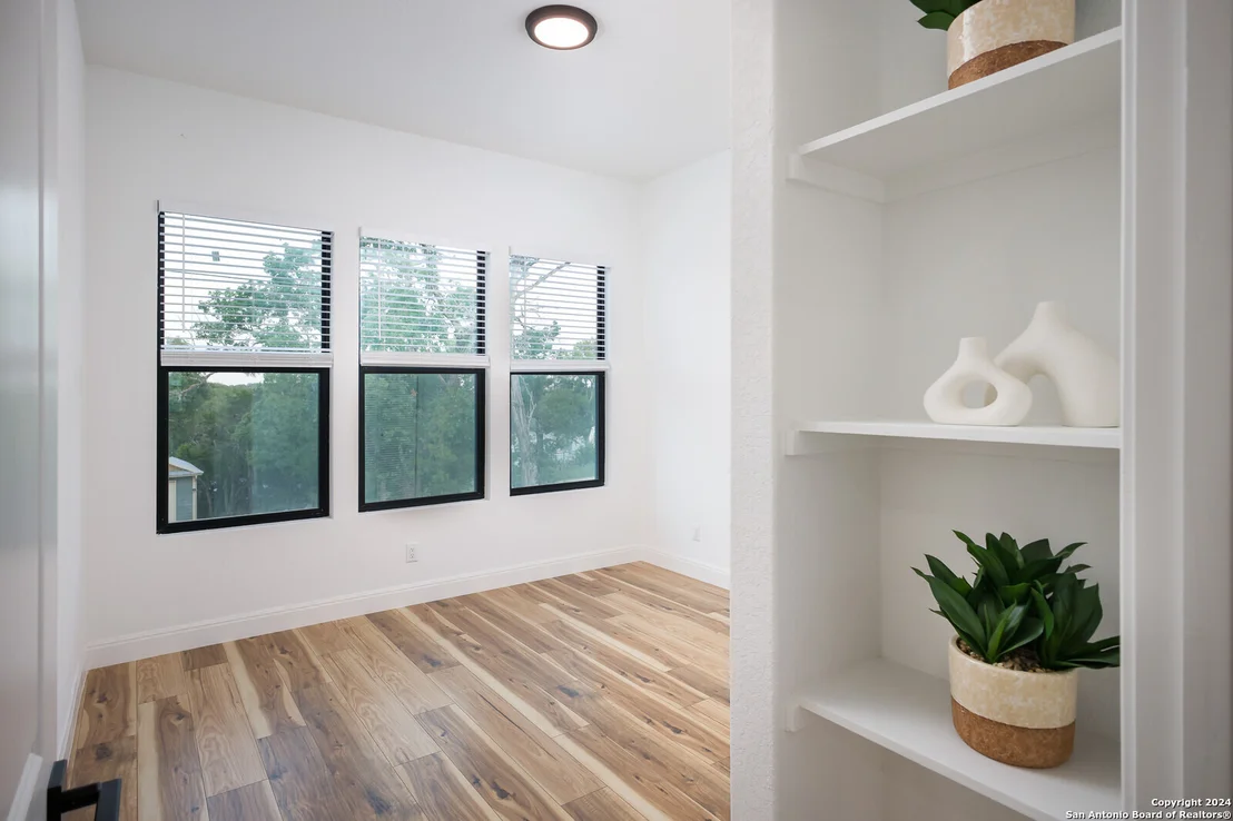 Photo of 1684 winding creek