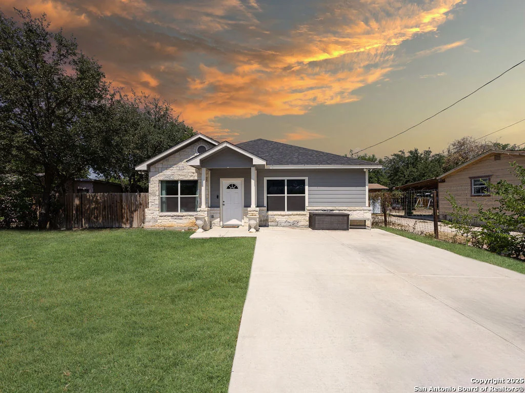Photo of 1019 Clovis Pl