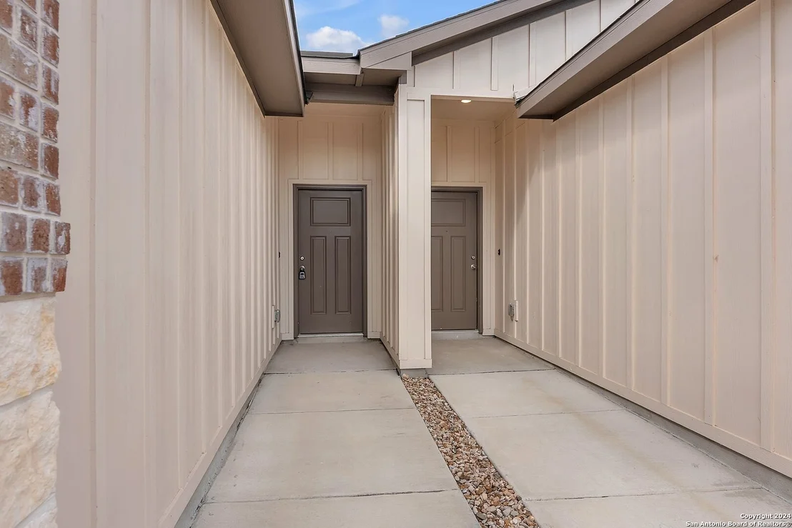 Photo of 5511 Devils Gate