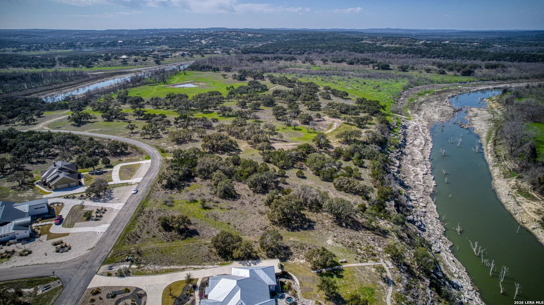 Photo of 365 RIVER CLIFF PL
